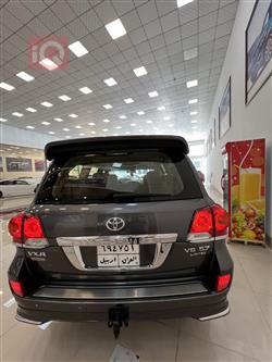 تۆیۆتا لاند کروزەر